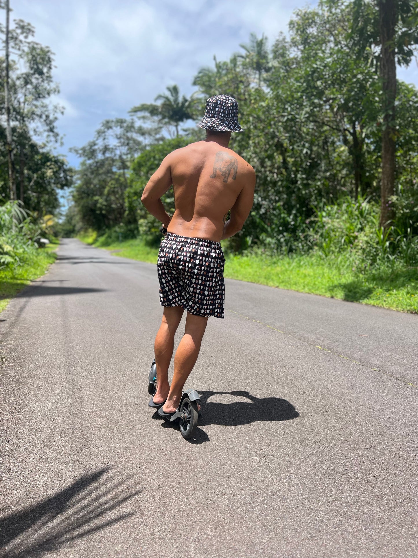 KĀNE BOARD Shorts in PUPU SHELLS