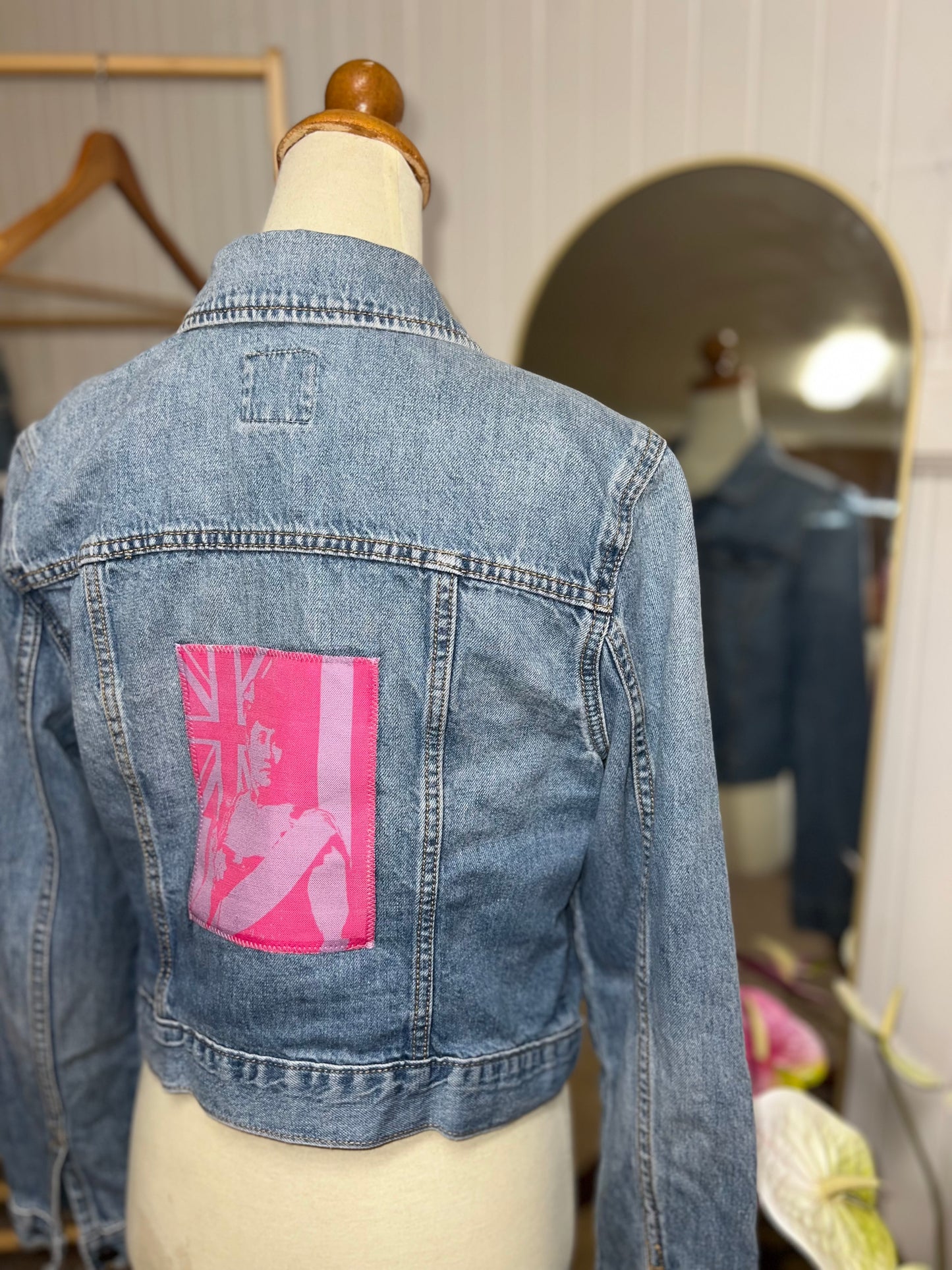 DENIM CROPPED QUEEN JACKET