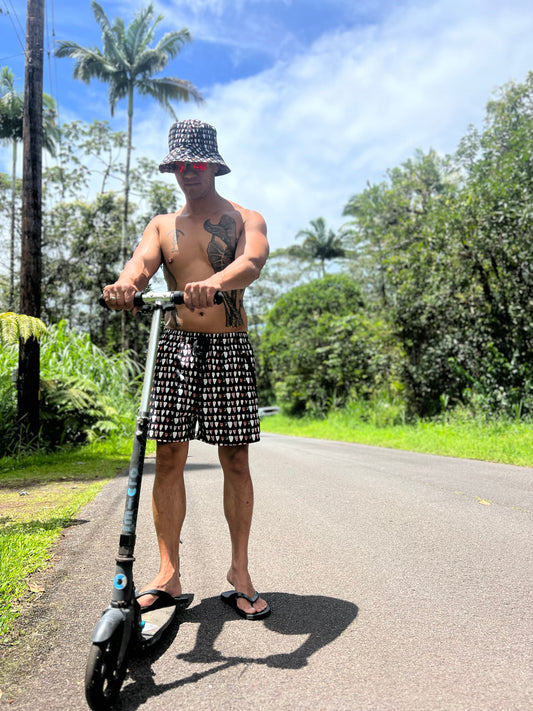 KĀNE BOARD Shorts in PUPU SHELLS